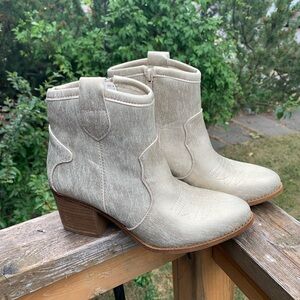 Women’s Silver Western Boots Size 6.5
